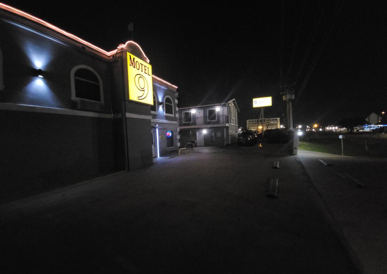 Motel 9 Laredo Luaran gambar